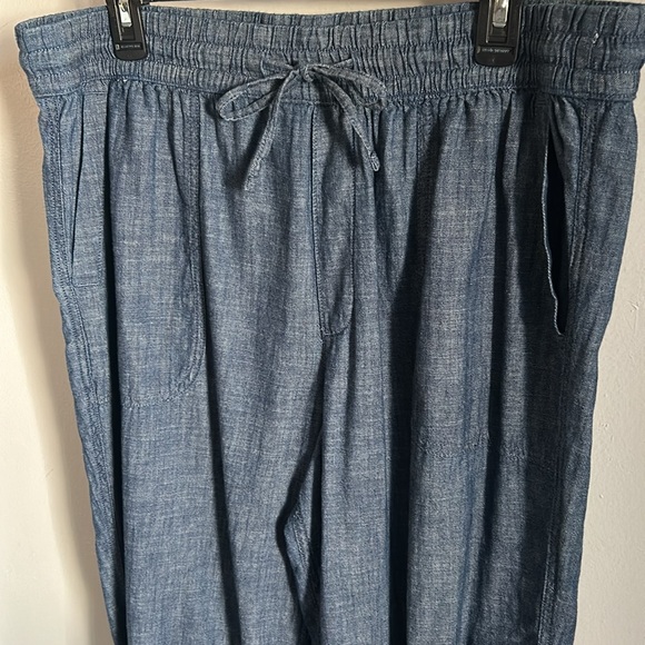 GAP Women’s Lightweight Chambray Utility Style Joggers Lounge Everyday Wear Pant - Picture 3 of 9